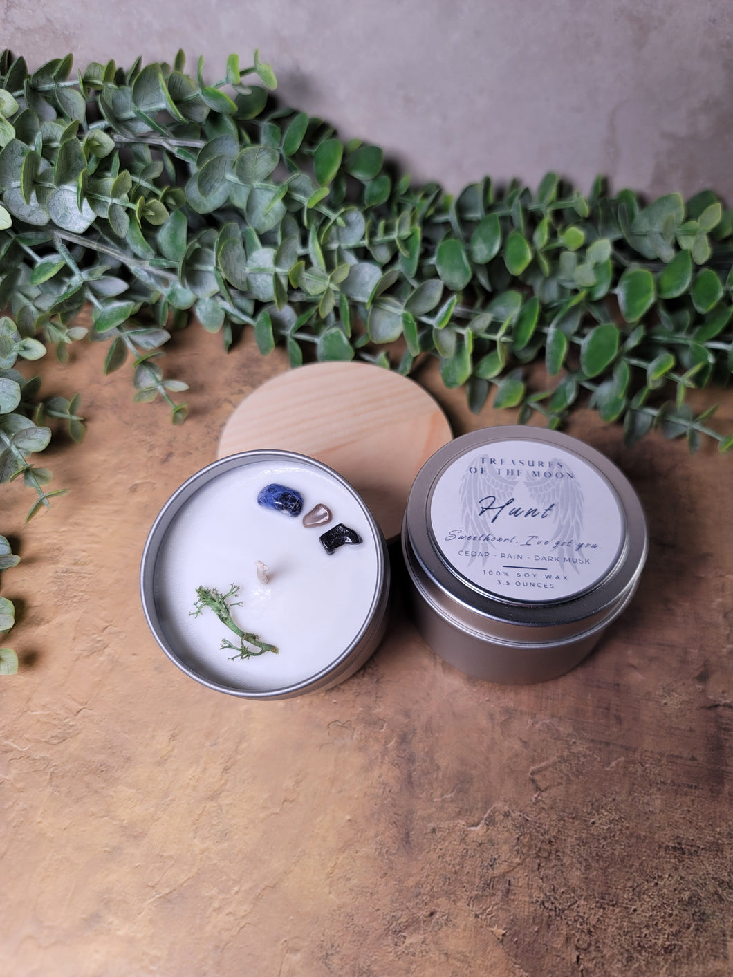 Bookish Candles: Hunt from Crescent City